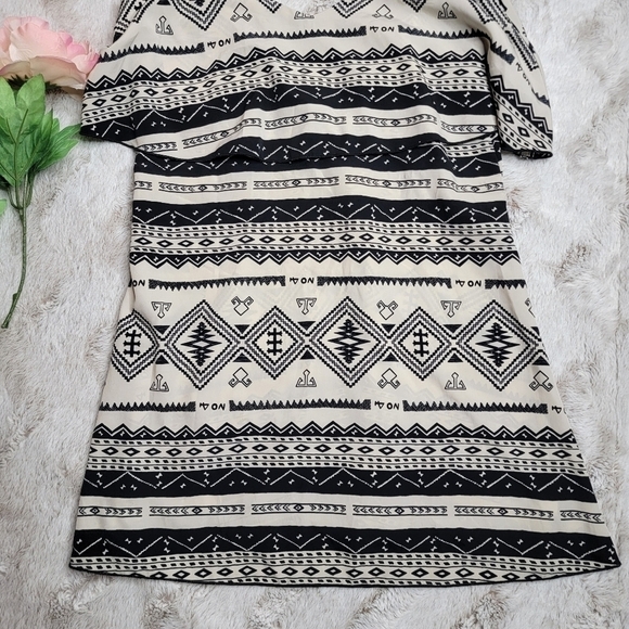 Blu Moon Ivory Black Ruffle Sleeveless Aztec Print Blouse Size 1 - Picture 3 of 11